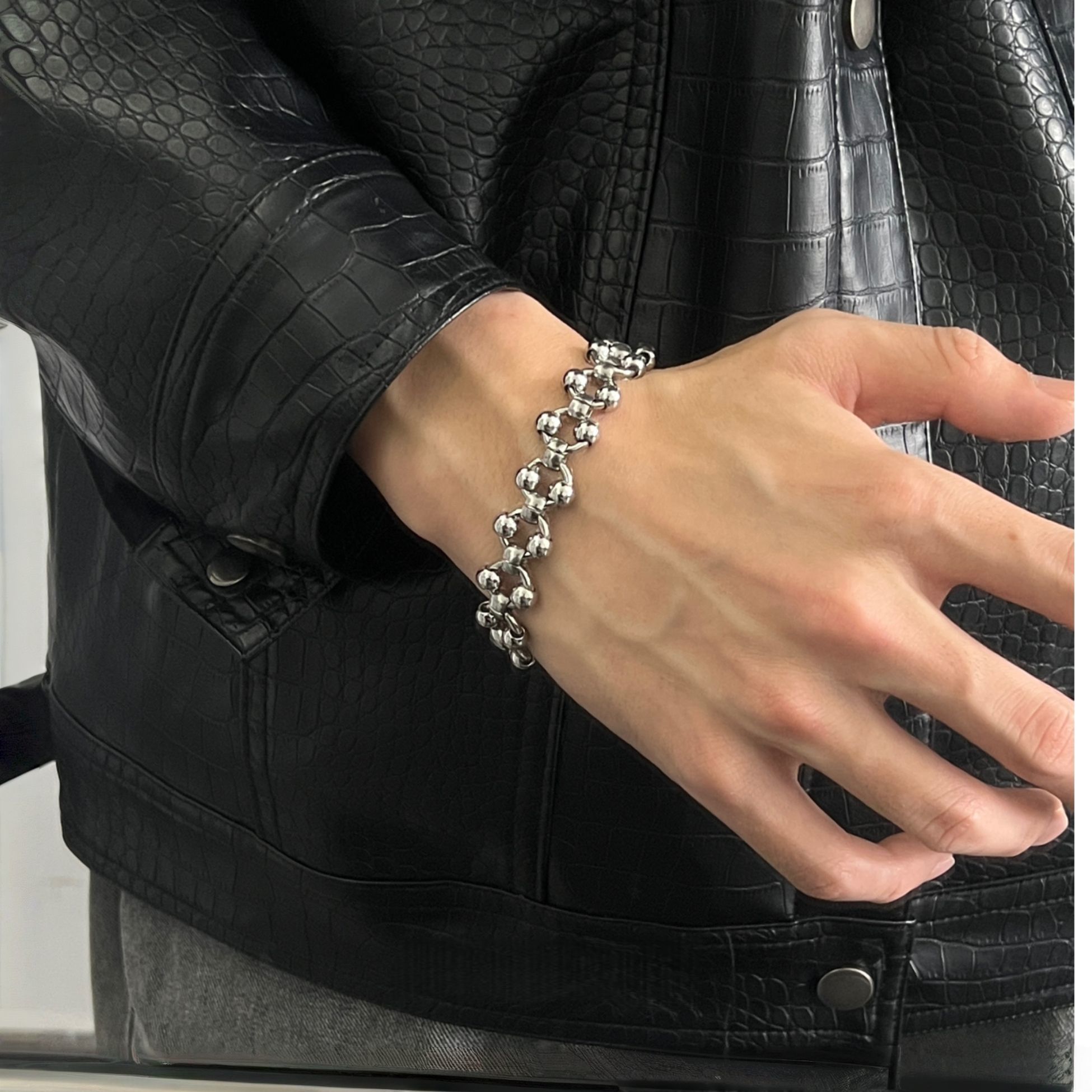 Bracelet en acier creux style  - Streetwear Brand Jewelry avis et prix